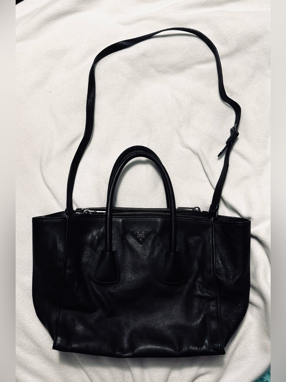 Prada AUTHENTIC Glacé Calf Twin Pocket Black Leather 2-Way Tote Bag - Picture 2 of 16